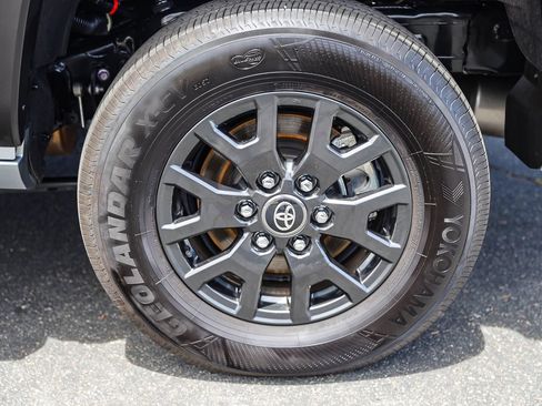 Certified 2025 Toyota 4Runner SR5 AWD/4WD image 8