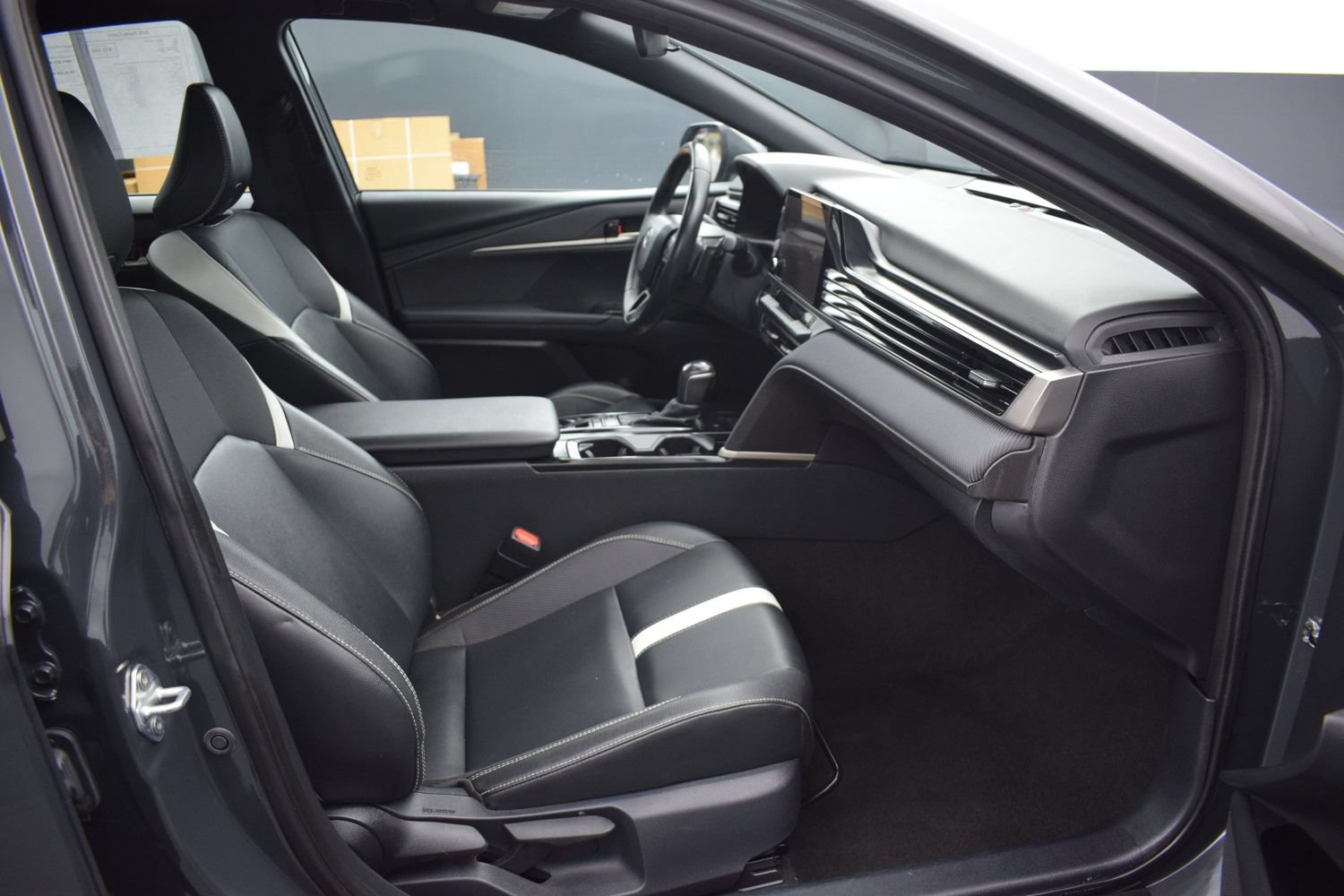 Used 2025 Toyota Camry SE FWD image 10