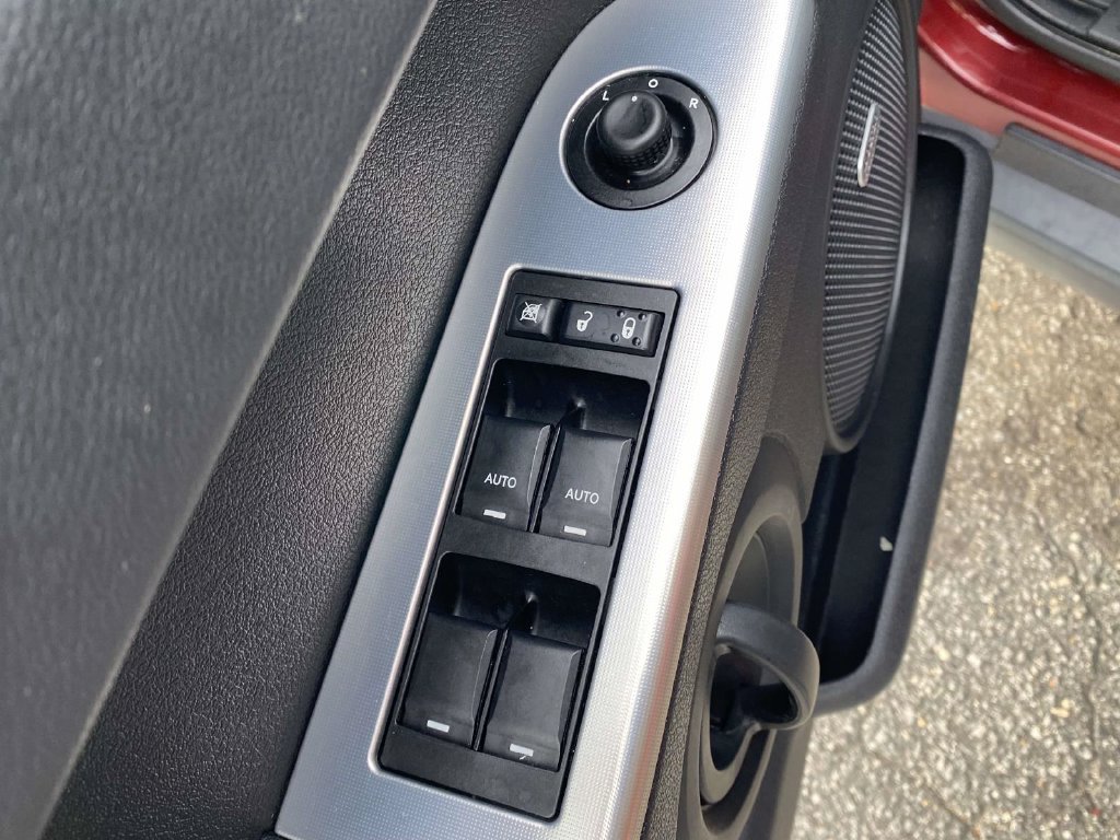 Used 2008 Jeep Commander Sport RWD image 18