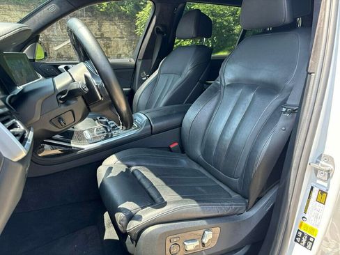 Used 2021 BMW X7 M50i w/ Dynamic Handling Package AWD/4WD image 11