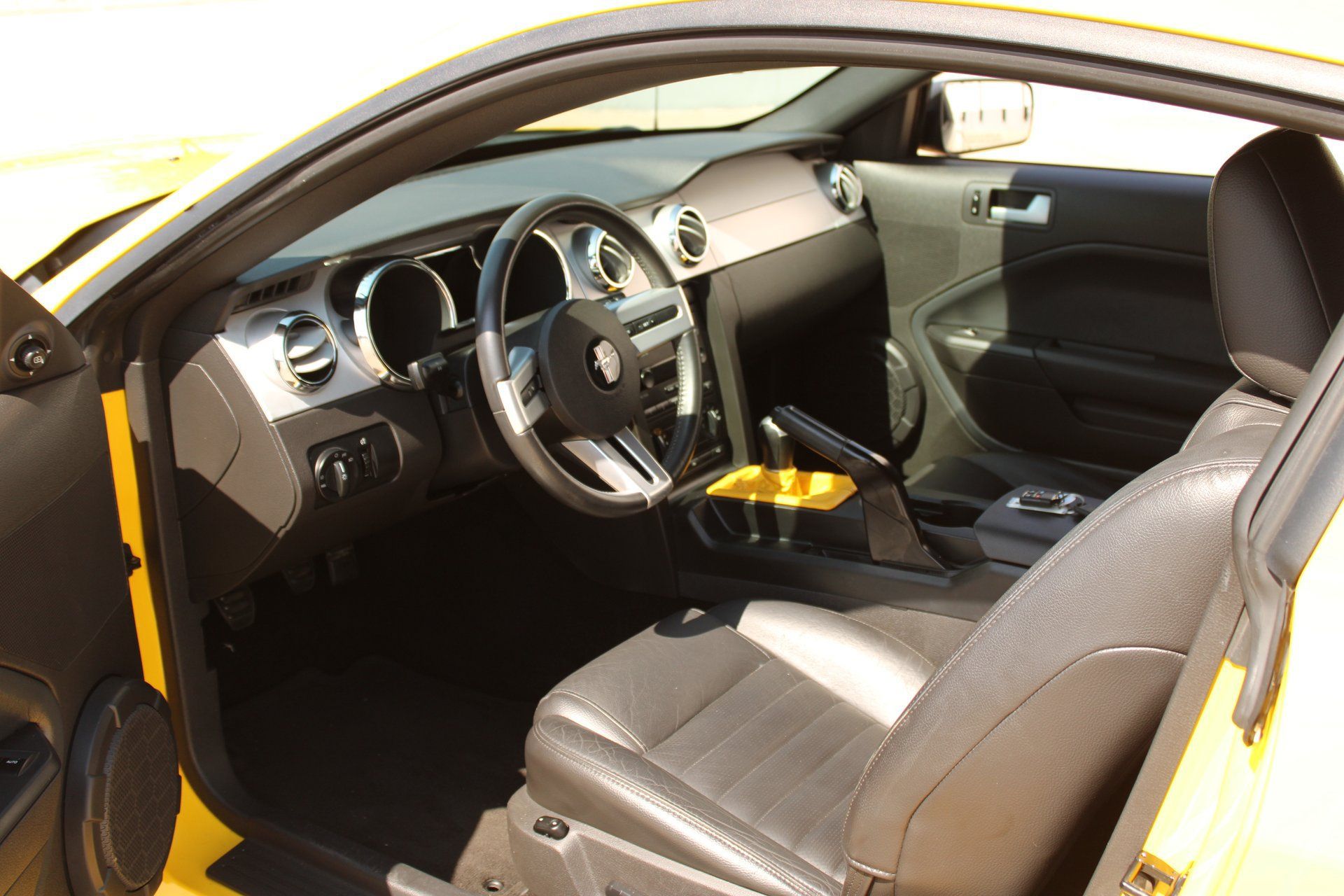 Used 2005 Ford Mustang GT RWD image 14
