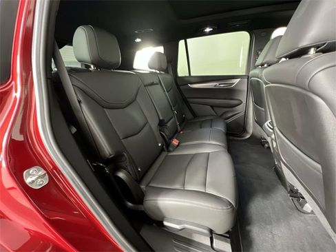 Used 2025 Cadillac XT6 Luxury image 28