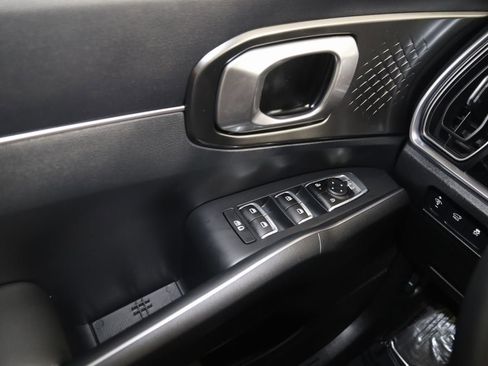 Used 2025 Kia Sorento EX image 32