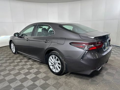 Used 2024 Toyota Camry SE image 5