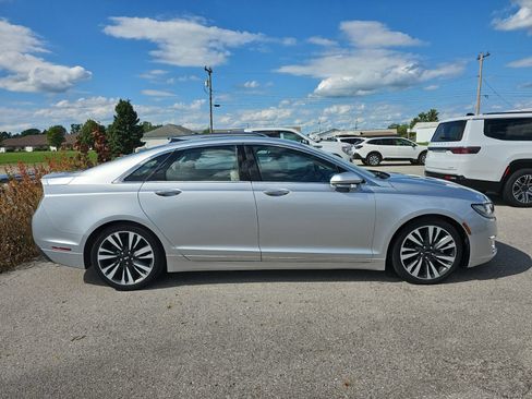Used 2018 Lincoln MKZ Select w/ Select Plus Package AWD/4WD image 3