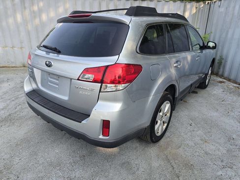 Used 2012 Subaru Outback 2.5i Premium w/ All-Weather Pkg image 9