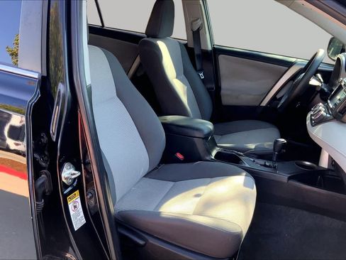 Used 2015 Toyota RAV4 LE FWD image 9