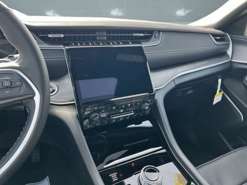New 2025 Jeep Grand Cherokee L Limited w/ Luxury Tech Group II image 22