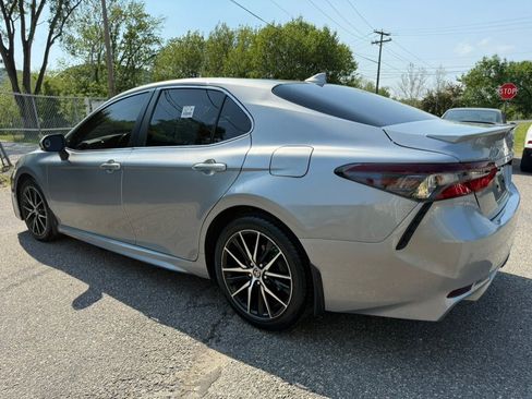 Used 2022 Toyota Camry SE w/ Carpet Mat Package (TMS) AWD/4WD image 12