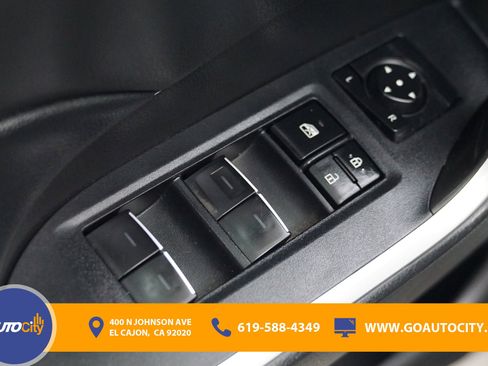 Used 2022 Toyota RAV4 XLE Premium image 19