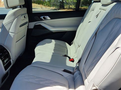 Used 2025 BMW X7 xDrive40i w/ Executive Package image 12