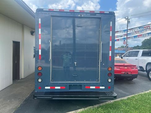 Used 2019 Ford E-450 and Econoline 450 Super Duty RWD image 5