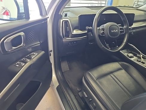 Used 2025 Kia Sorento EX AWD/4WD image 5