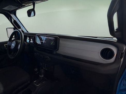 Used 2025 Jeep Wrangler Sport image 37