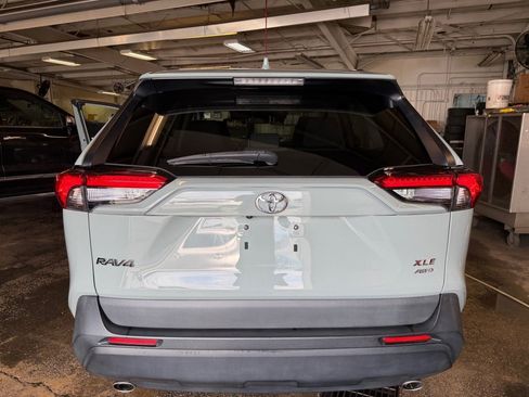 Used 2021 Toyota RAV4 XLE w/ Convenience Package AWD/4WD image 14