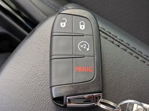 New 2026 Jeep Compass Latitude image 25