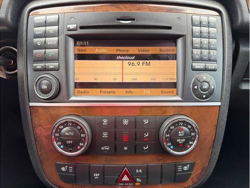 Used 2011 Mercedes-Benz R 350 BlueTEC 4MATIC image 21