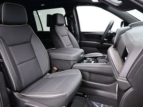New 2026 Chevrolet Suburban Premier AWD/4WD image 9