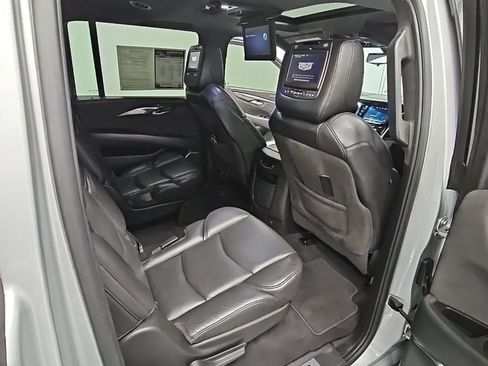 Used 2019 Cadillac Escalade ESV Platinum image 40