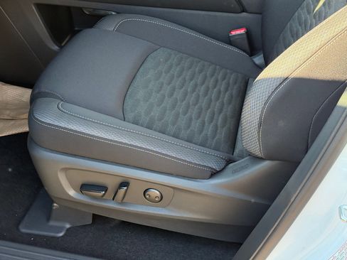 New 2025 Nissan Pathfinder SV image 4