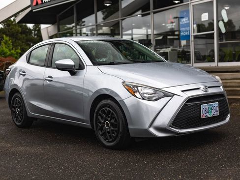 Used 2019 Toyota Yaris L FWD image 7