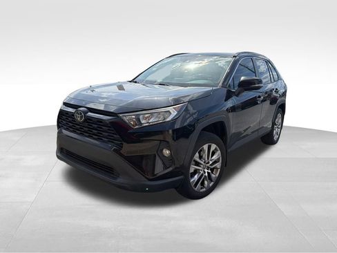 Used 2021 Toyota RAV4 XLE Premium AWD/4WD image 4
