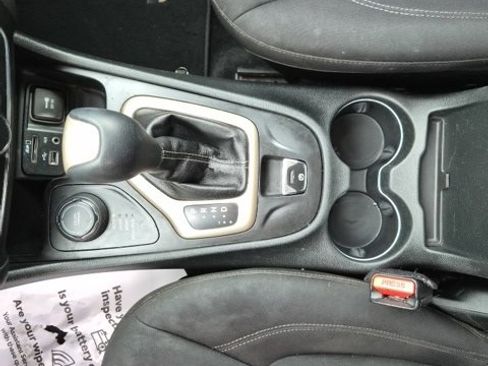 Used 2015 Jeep Cherokee Latitude image 23