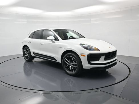 Certified 2026 Porsche Macan AWD/4WD image 32
