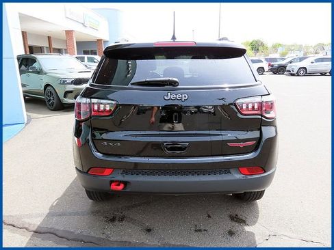 Used 2022 Jeep Compass Trailhawk w/ Trailhawk Convenience Group AWD/4WD image 15