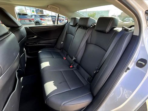 Certified 2025 Lexus ES 300h w/ Premium Package image 20