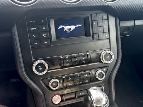 Used 2019 Ford Mustang Convertible RWD image 8
