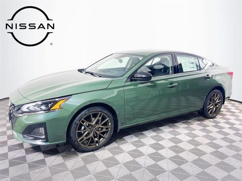 Certified 2025 Nissan Altima 2.5 SR AWD/4WD image 1