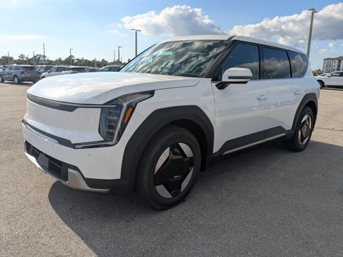 New 2026 Kia EV9 Light RWD image 9
