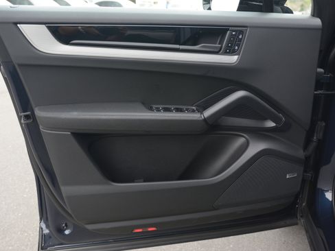 Certified 2025 Porsche Cayenne Coupe image 13