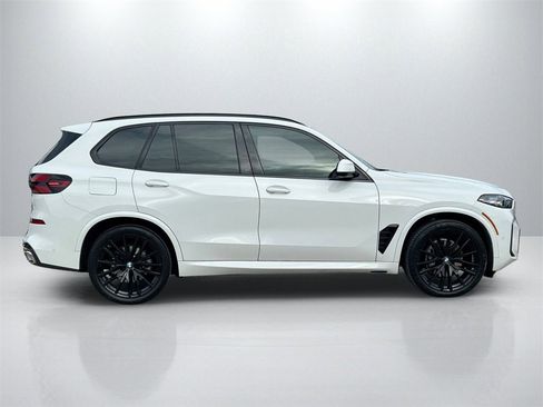 Used 2024 BMW X5 xDrive40i w/ M Sport Package image 4