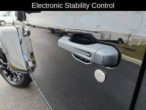 Used 2025 Jeep Wrangler Unlimited Sahara w/ Safety Group image 20