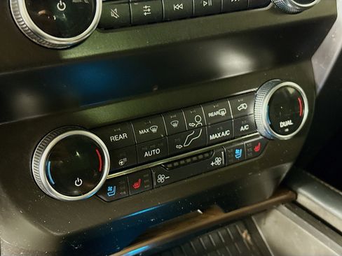 Used 2020 Ford Expedition Platinum image 19