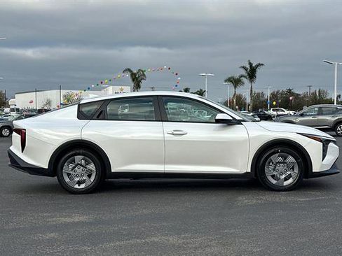 New 2025 Kia K4 LX image 3