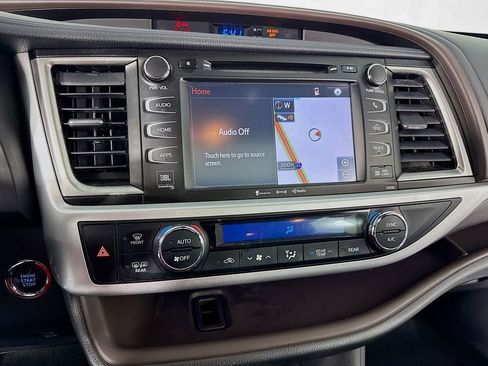 Used 2018 Toyota Highlander Limited image 19