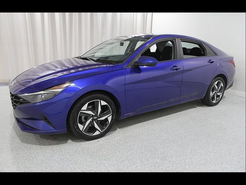 Certified 2023 Hyundai Elantra SEL w/ Convenience Package FWD image 3