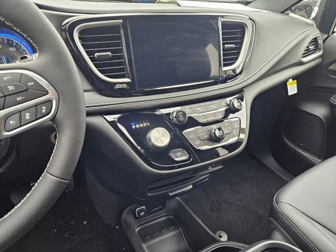 New 2026 Chrysler Pacifica Select image 22