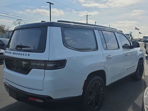 Used 2024 Jeep Grand Wagoneer Series III w/ Rear Seat Video Group 1 image 9