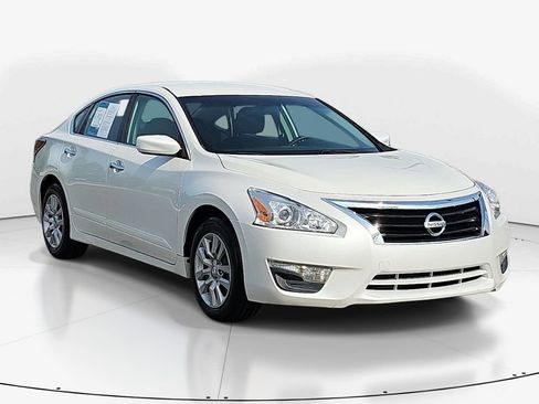 Used 2015 Nissan Altima 2.5 S w/ Power Driver Seat Package FWD image 3