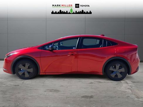 Used 2023 Toyota Prius LE FWD image 2