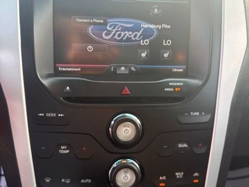 Used 2015 Ford Explorer XLT w/ Equipment Group 202B AWD/4WD image 18