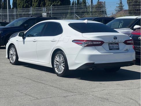 Used 2018 Toyota Camry XLE w/ Audio Package FWD image 6