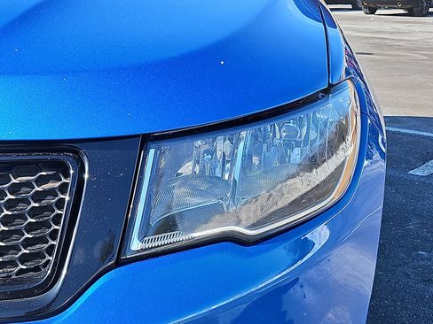 Used 2018 Jeep Compass Latitude image 9