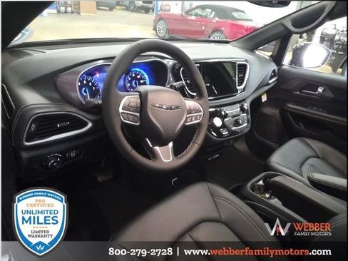 New 2026 Chrysler Pacifica Select image 11