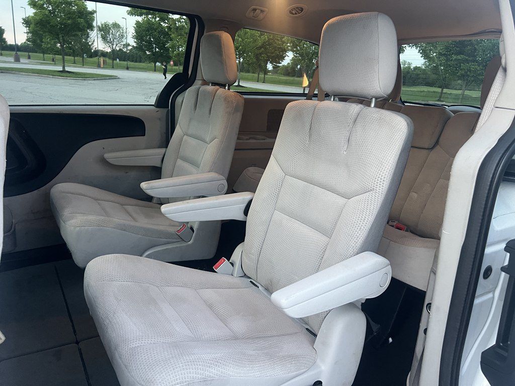 Used 2019 Dodge Grand Caravan SE w/ UConnect Hands-Free Group FWD image 14