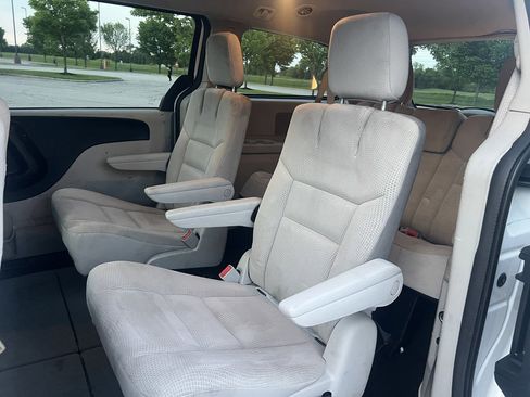 Used 2019 Dodge Grand Caravan SE w/ UConnect Hands-Free Group FWD image 14